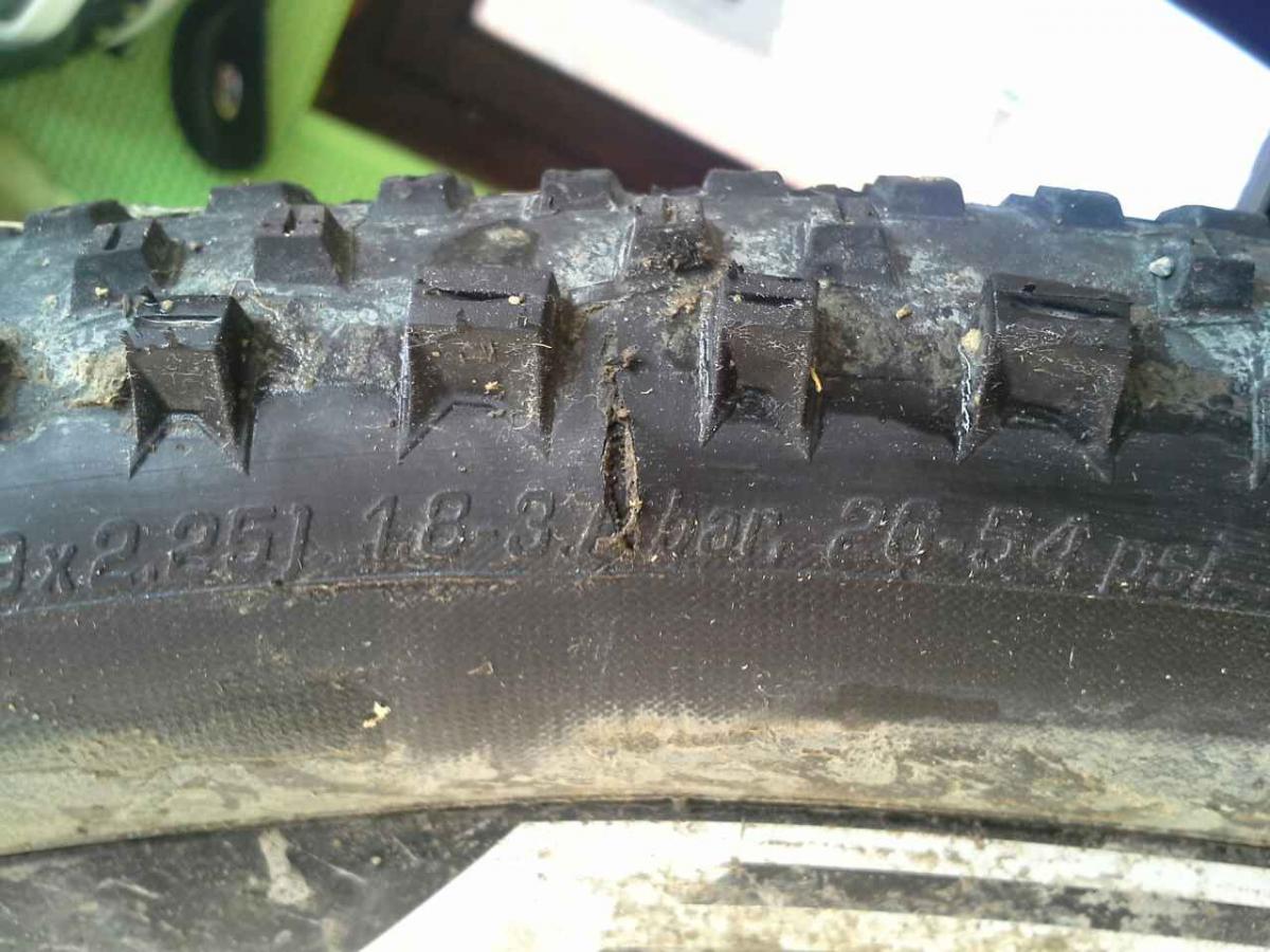 Réparer un pneu tubeless déchiré VTT Belgium Mountain Bikers